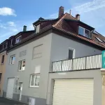 Schoenes Terrasse 2p. Stadtnah Wlan Appartement