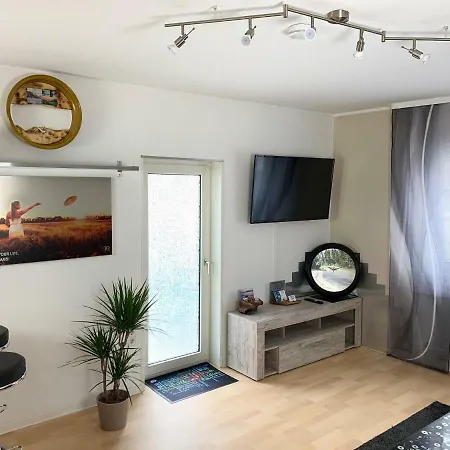 Schoenes Terrasse 2p. Stadtnah Wlan *