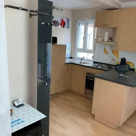 Schoenes Terrasse 2p. Stadtnah Wlan *